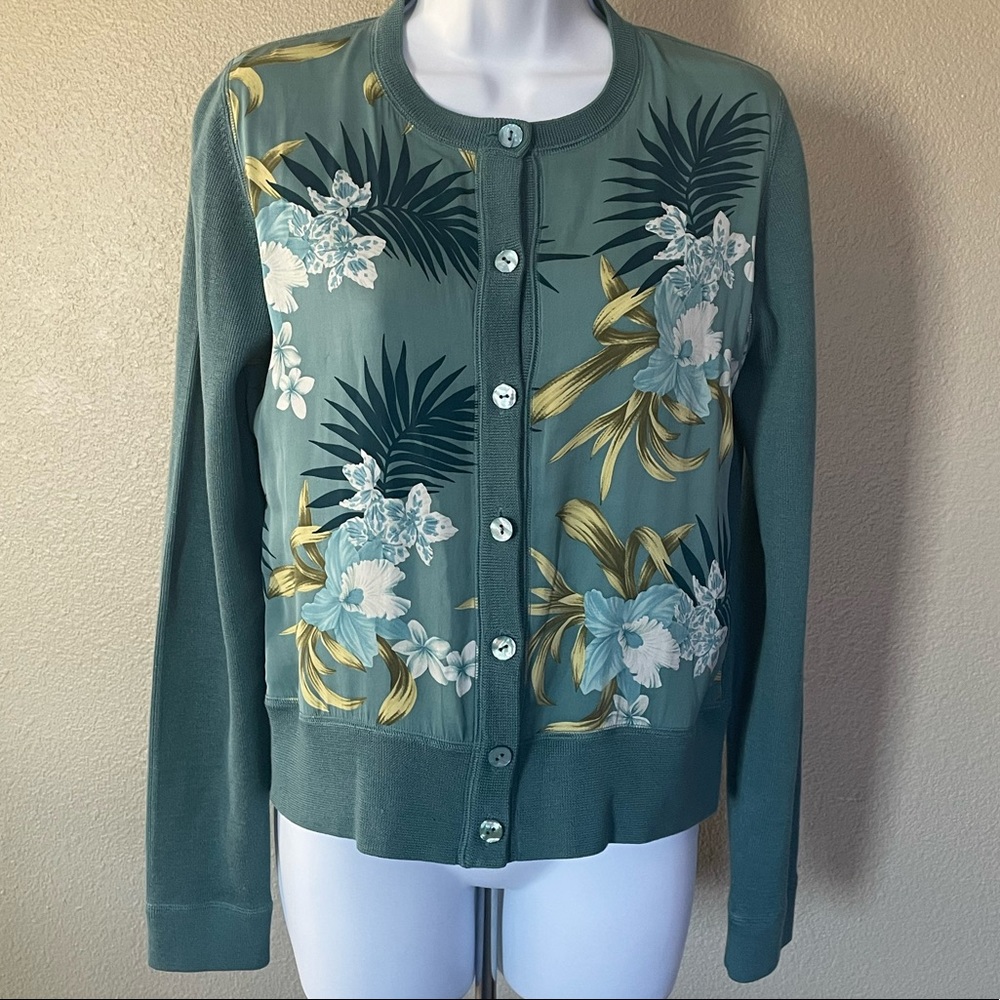 Tommy Bahama cardigan silk/cotton this sweater is gorgeous! Size Medium